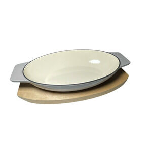 MARTHA STEWART Enamel CAST IRON Au Gratin 10" Dish 2 Piece Birch Trivet Set 1 qt